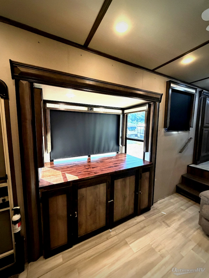 2021 Grand Design Solitude 390RK Photo 8