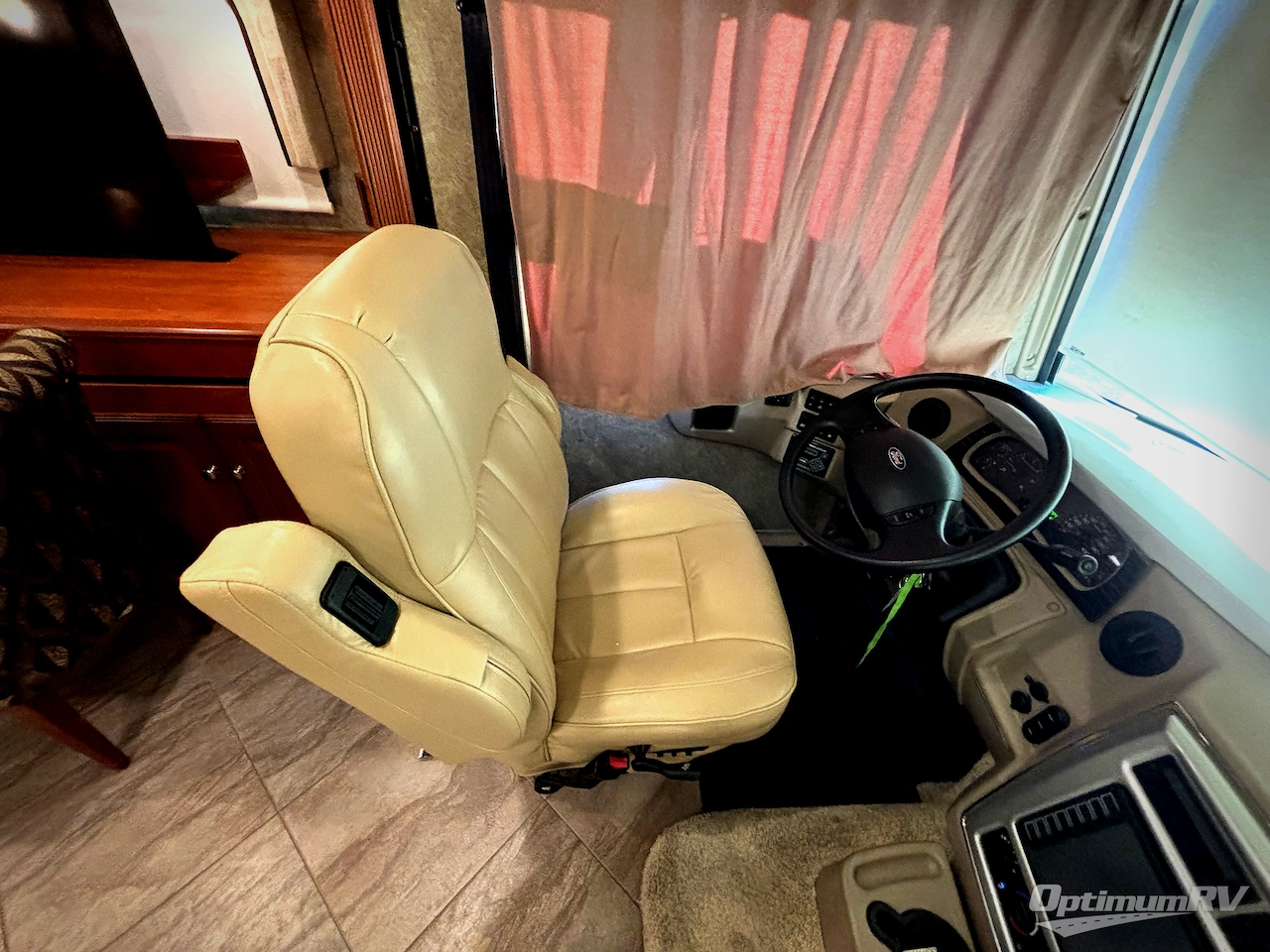 2016 Winnebago Adventurer 37F Photo 7