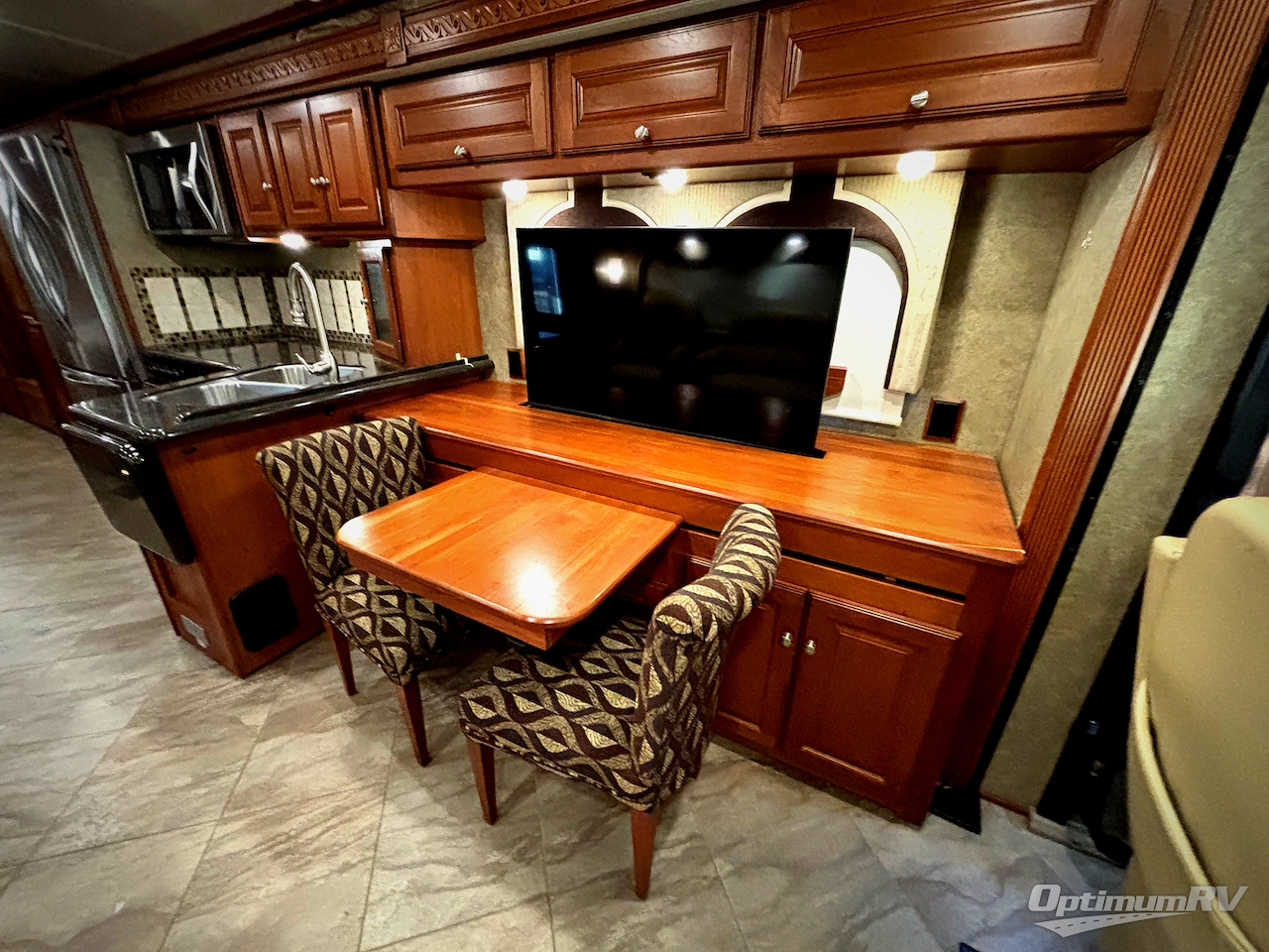 2016 Winnebago Adventurer 37F Photo 10