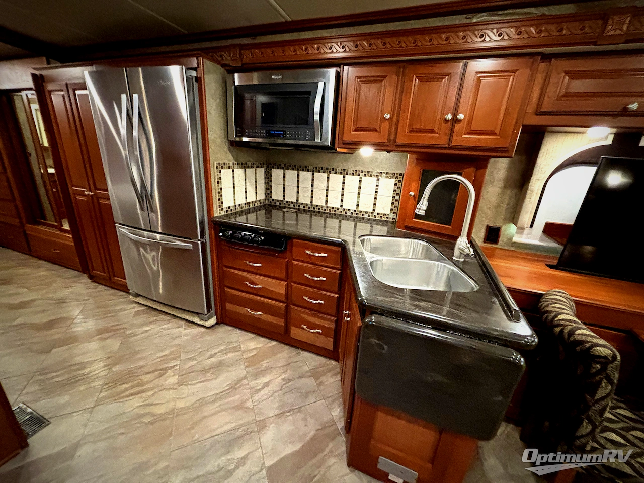 2016 Winnebago Adventurer 37F Photo 13