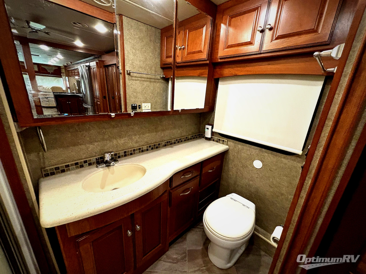 2016 Winnebago Adventurer 37F Photo 21