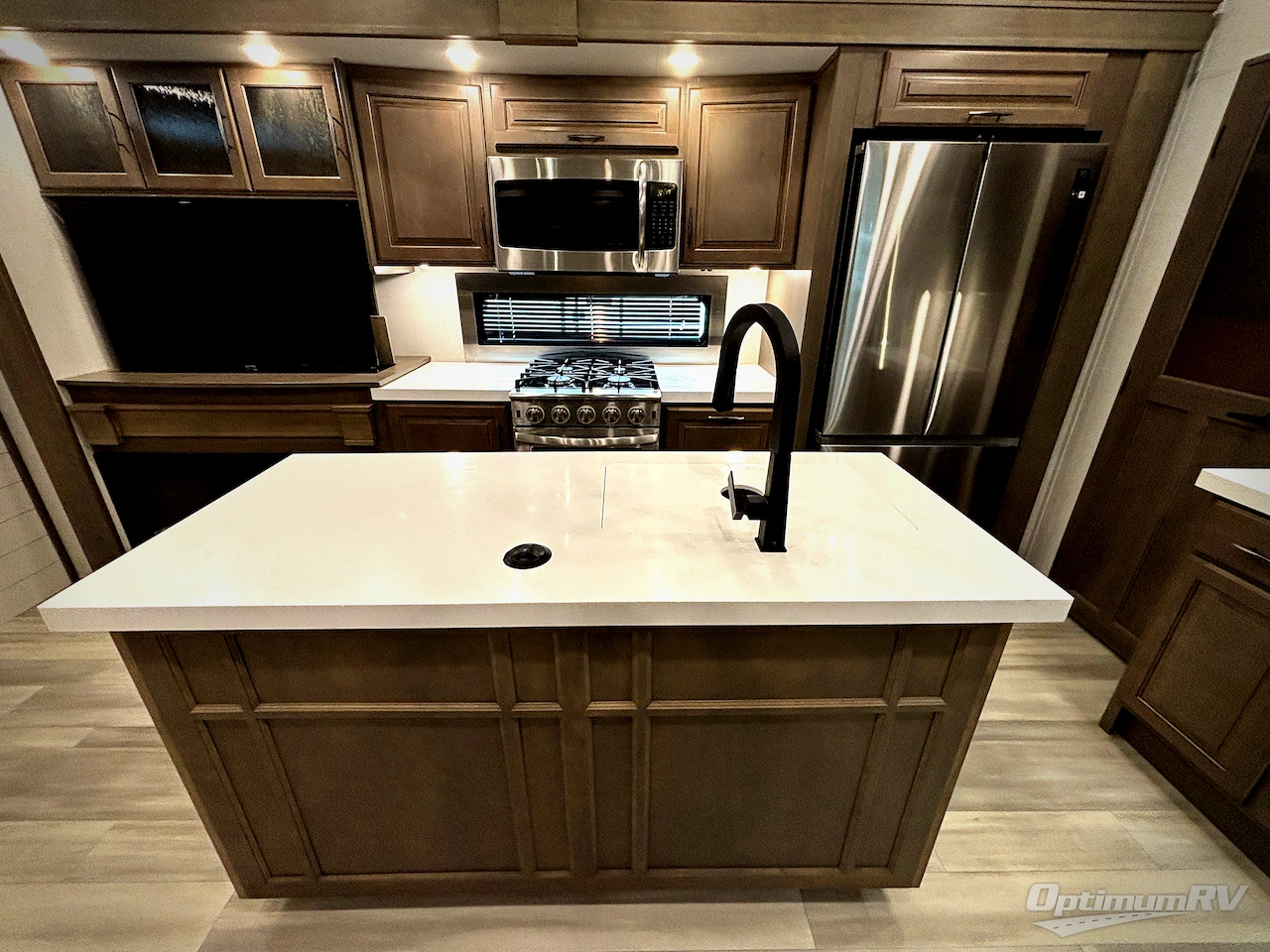 2023 Grand Design Solitude 391DL Photo 6