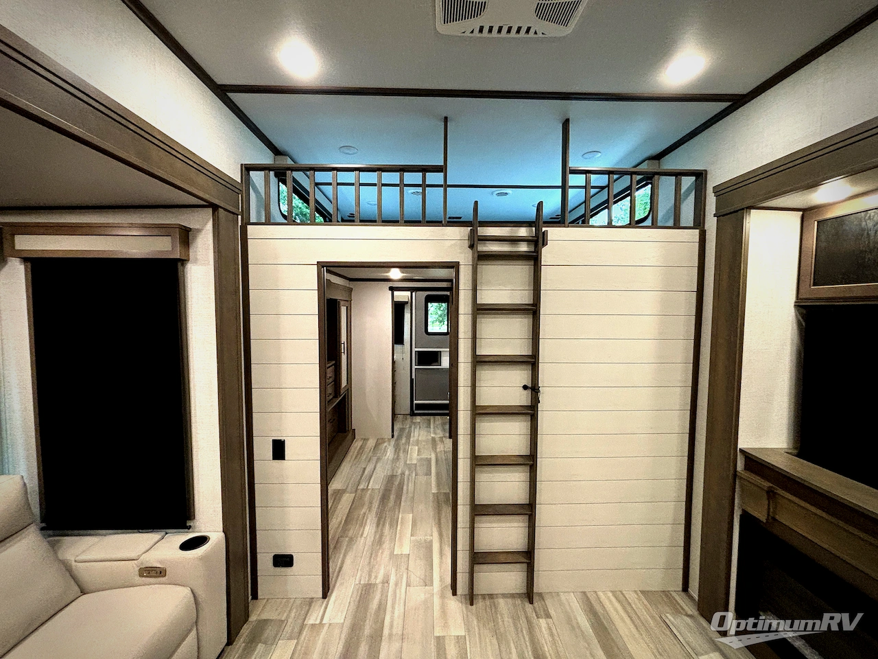 2023 Grand Design Solitude 391DL Photo 20