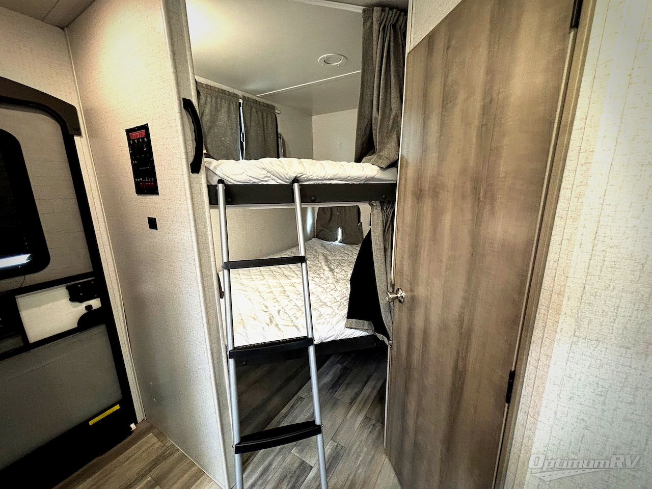 2022 Winnebago Towables Voyage 3033BH Photo 13