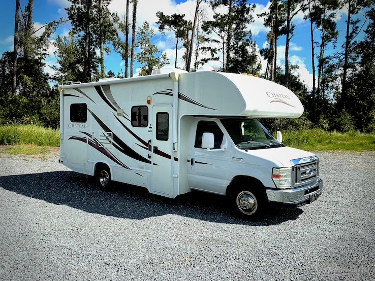 2013 Thor Chateau 24C RV Photo 1