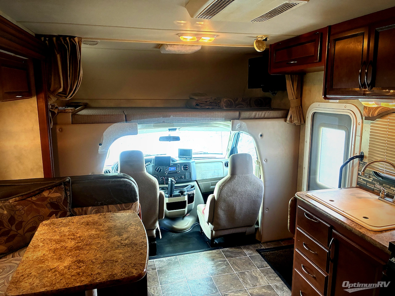 2013 Thor Chateau 24C Photo 11