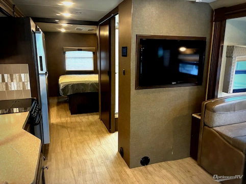 2019 Thor Windsport 34R RV Photo 3