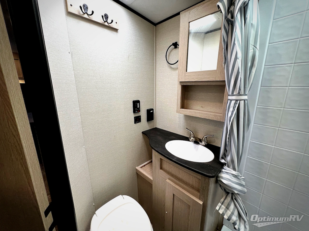 2022 Coachmen Apex Nano 213RDS Photo 25