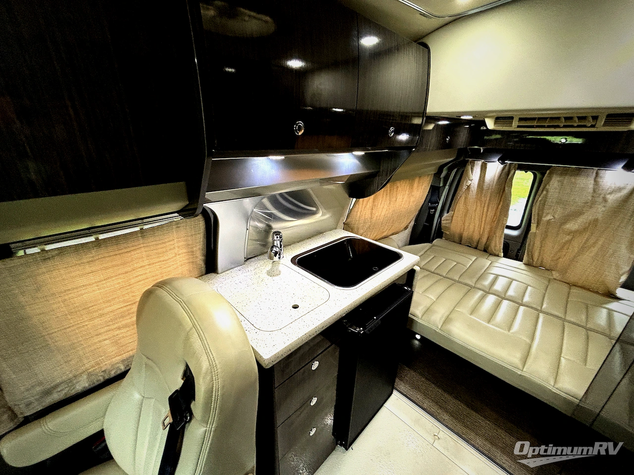 2010 Airstream Interstate Interstate Standard Photo 6