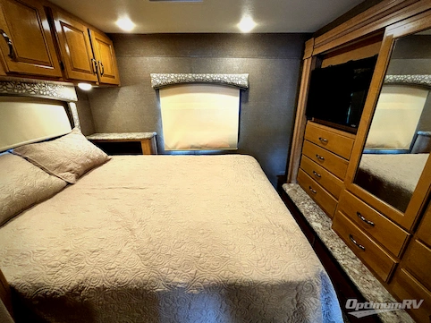 2017 Thor Chateau 31W RV Photo 4
