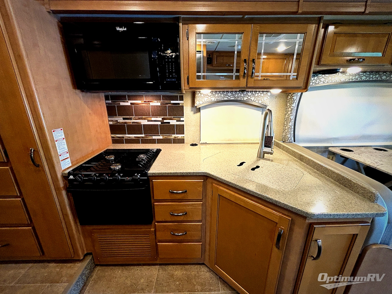 2017 Thor Chateau 31W Photo 6
