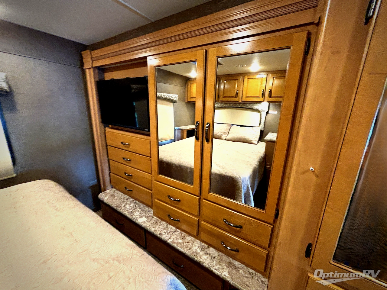2017 Thor Chateau 31W Photo 21
