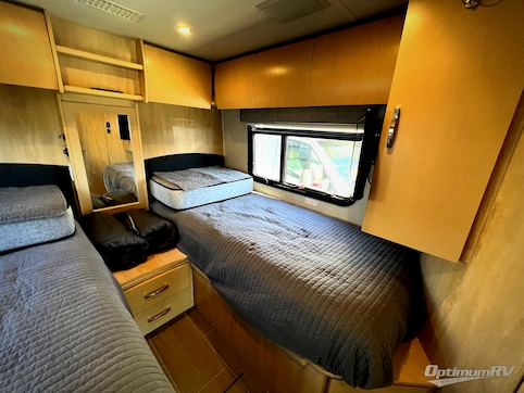 2017 Leisure Travel Unity U24TB RV Photo 4