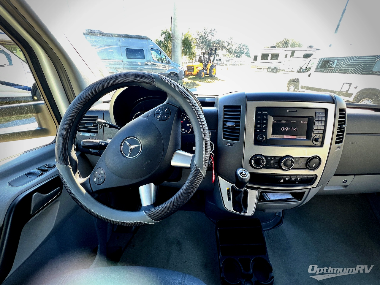 2017 Leisure Travel Unity U24TB Photo 8