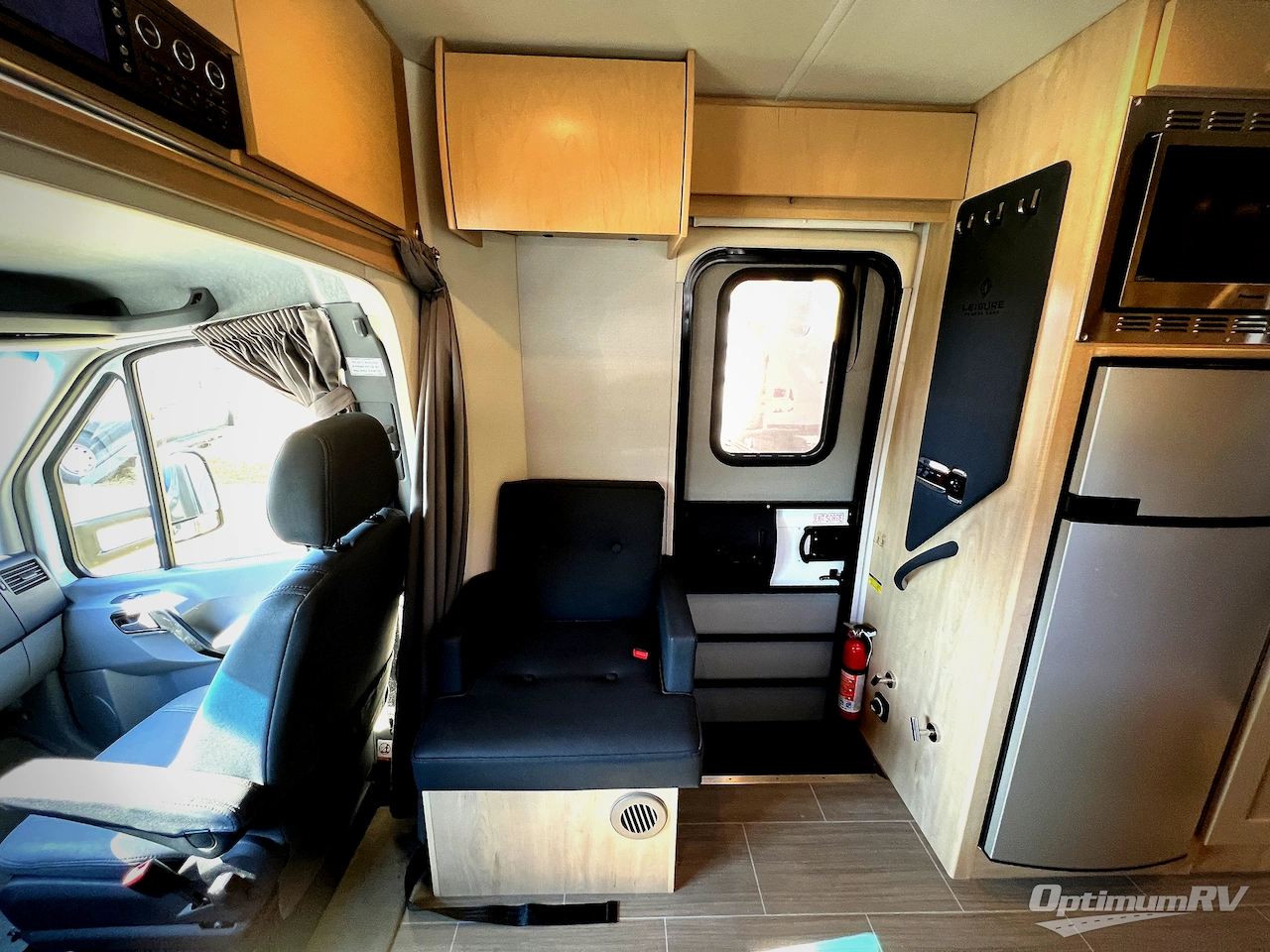 2017 Leisure Travel Unity U24TB Photo 9