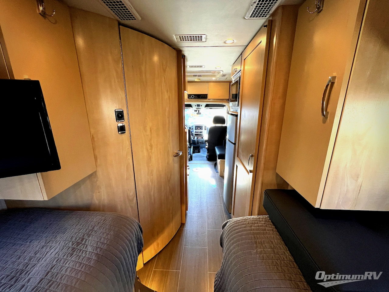 2017 Leisure Travel Unity U24TB Photo 21