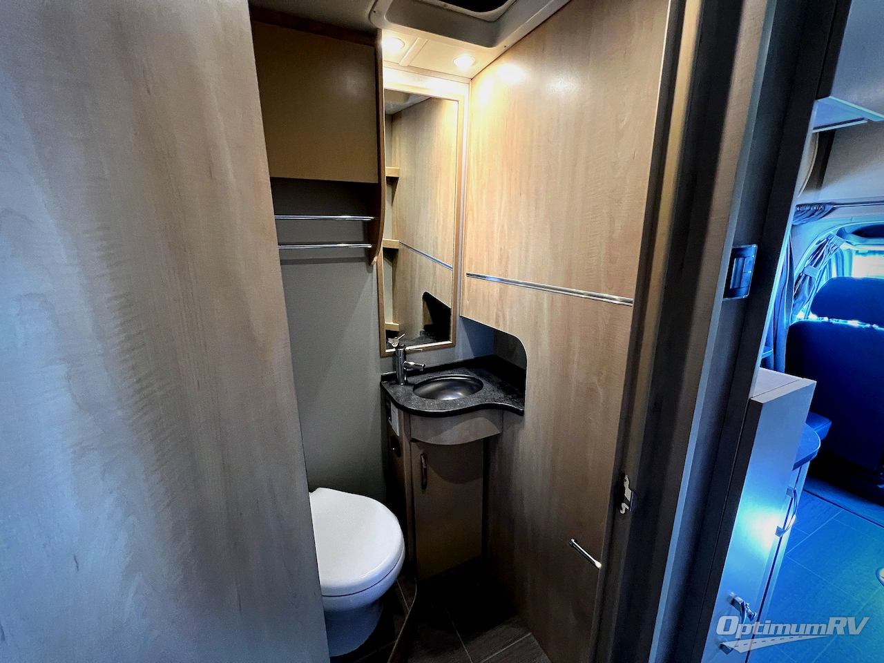 2017 Leisure Travel Unity U24TB Photo 22