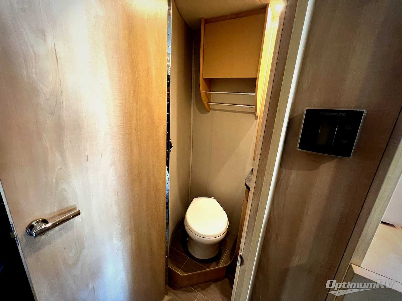 2017 Leisure Travel Unity U24TB Photo 23