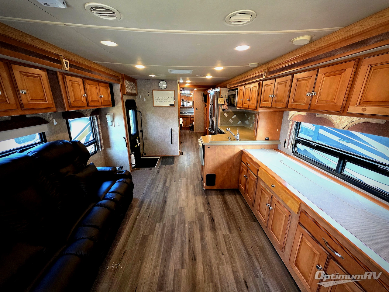 2014 Winnebago Adventurer 37F Photo 4