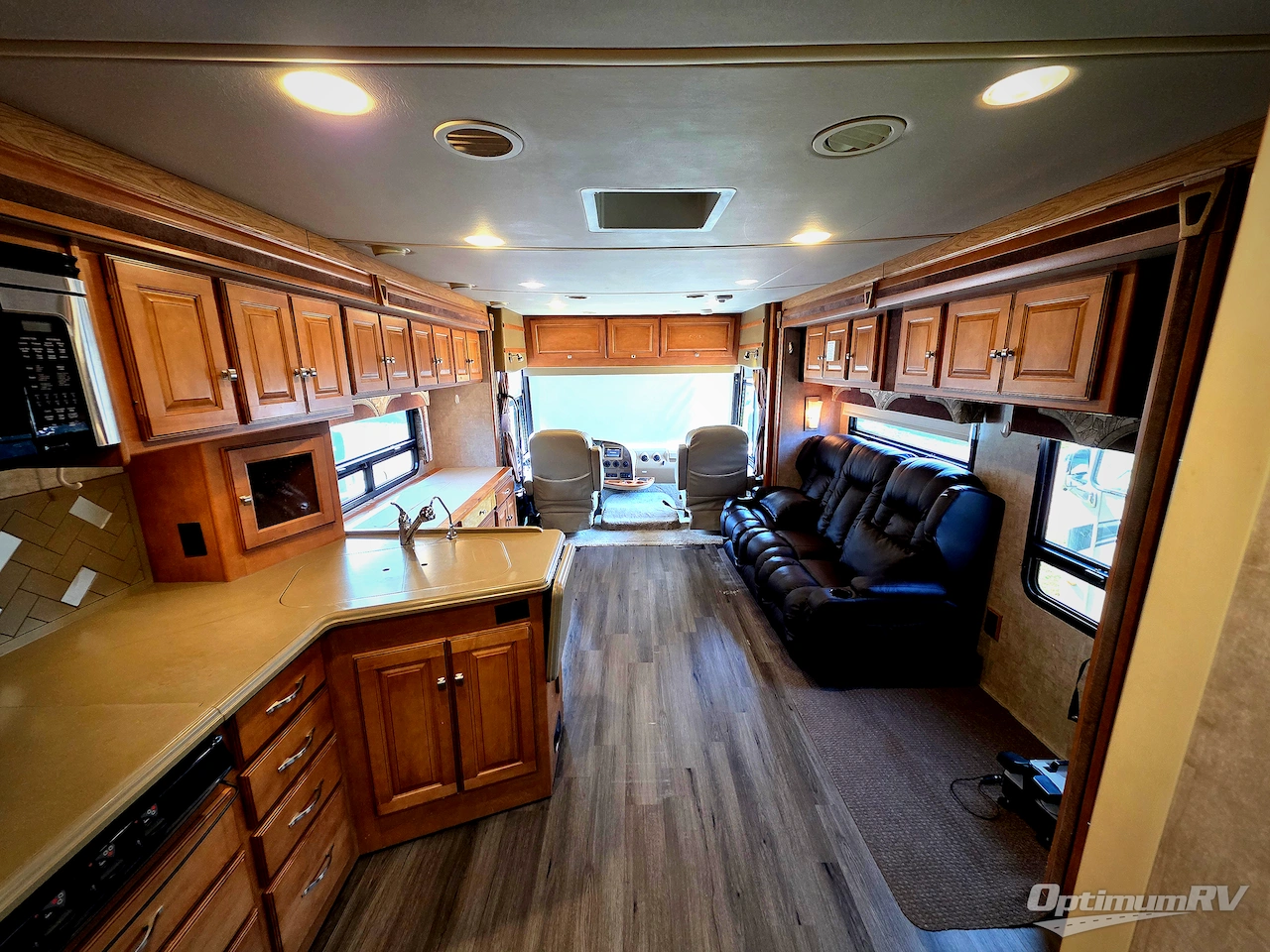 2014 Winnebago Adventurer 37F Photo 5