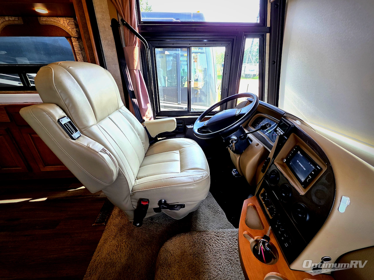 2014 Winnebago Adventurer 37F Photo 7