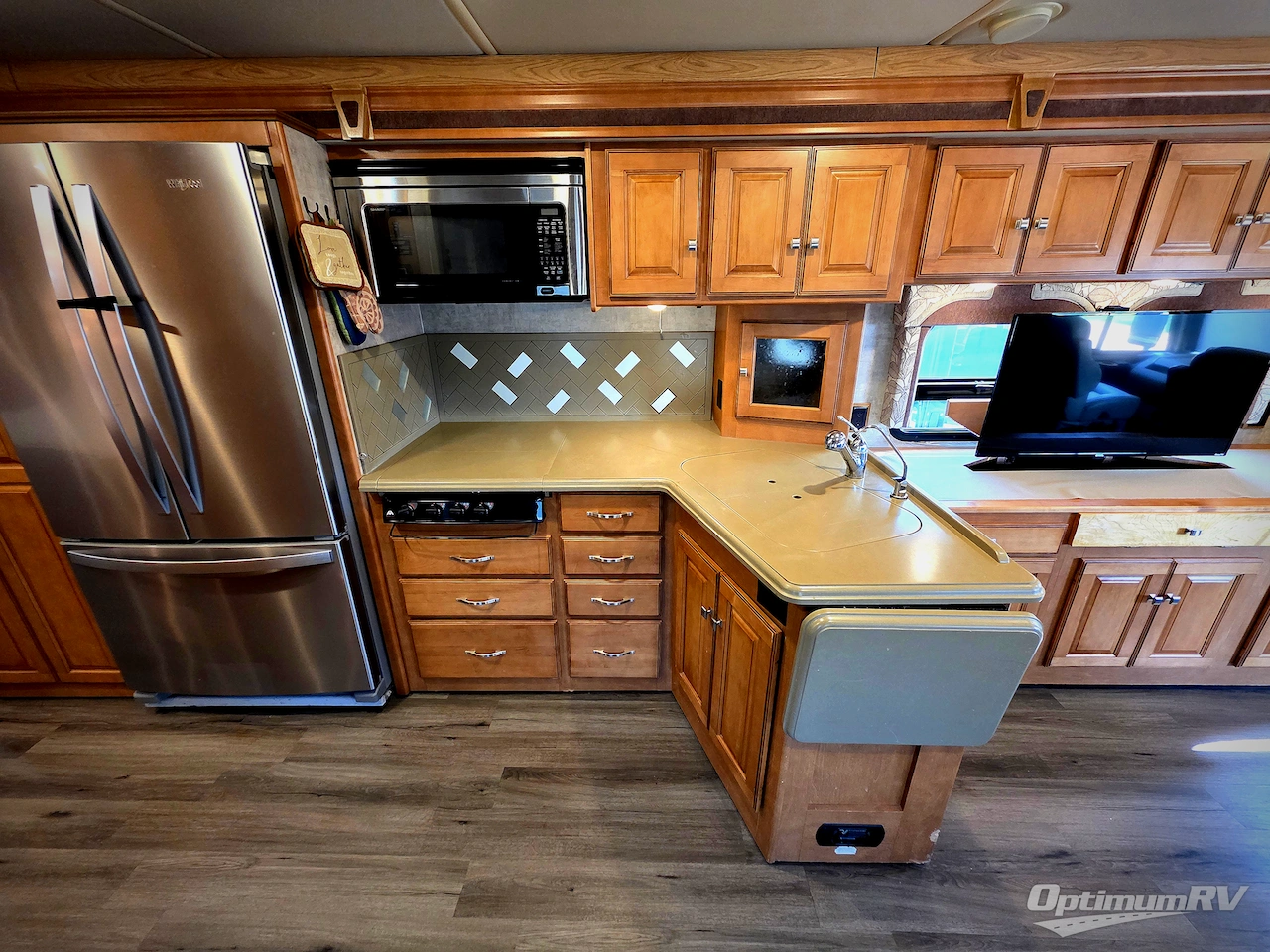 2014 Winnebago Adventurer 37F Photo 11