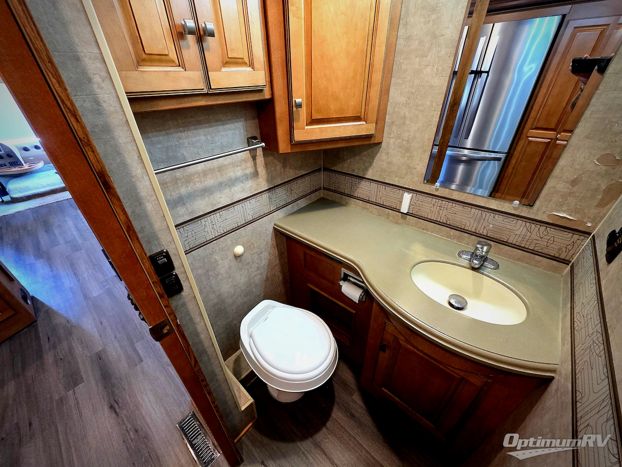 2014 Winnebago Adventurer 37F Photo 14