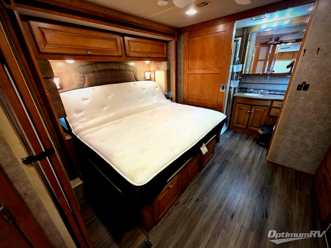 2014 Winnebago Adventurer 37F Photo 15