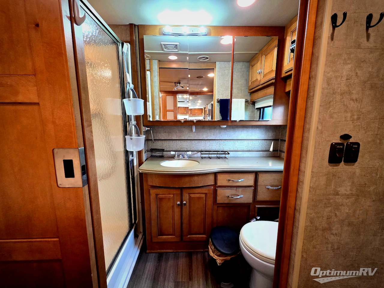 2014 Winnebago Adventurer 37F Photo 18
