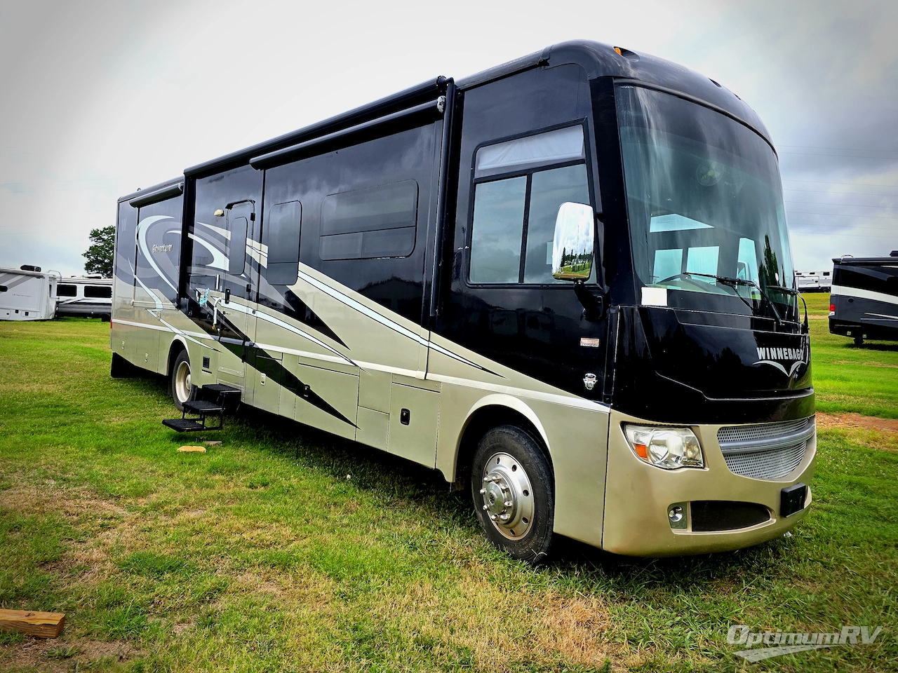 2014 Winnebago Adventurer 37F Photo 1