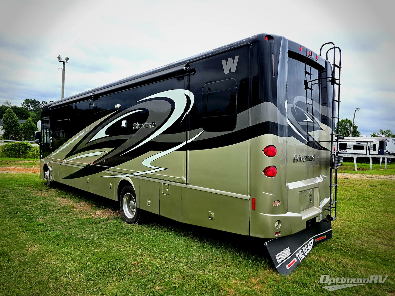2014 Winnebago Adventurer 37F Photo 3