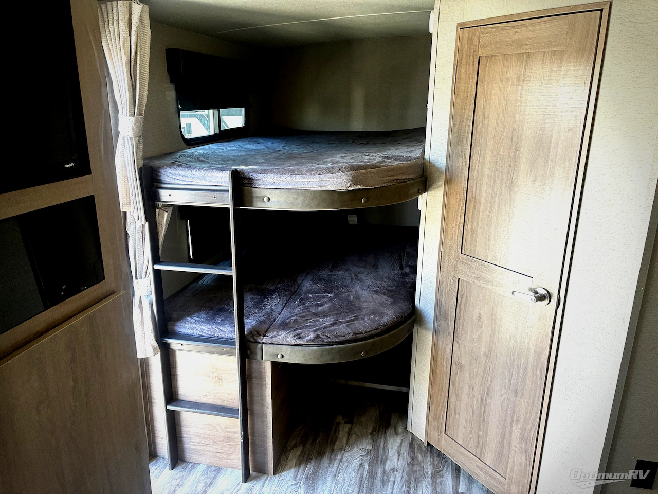 2022 Grand Design Imagine 2400BH Photo 8