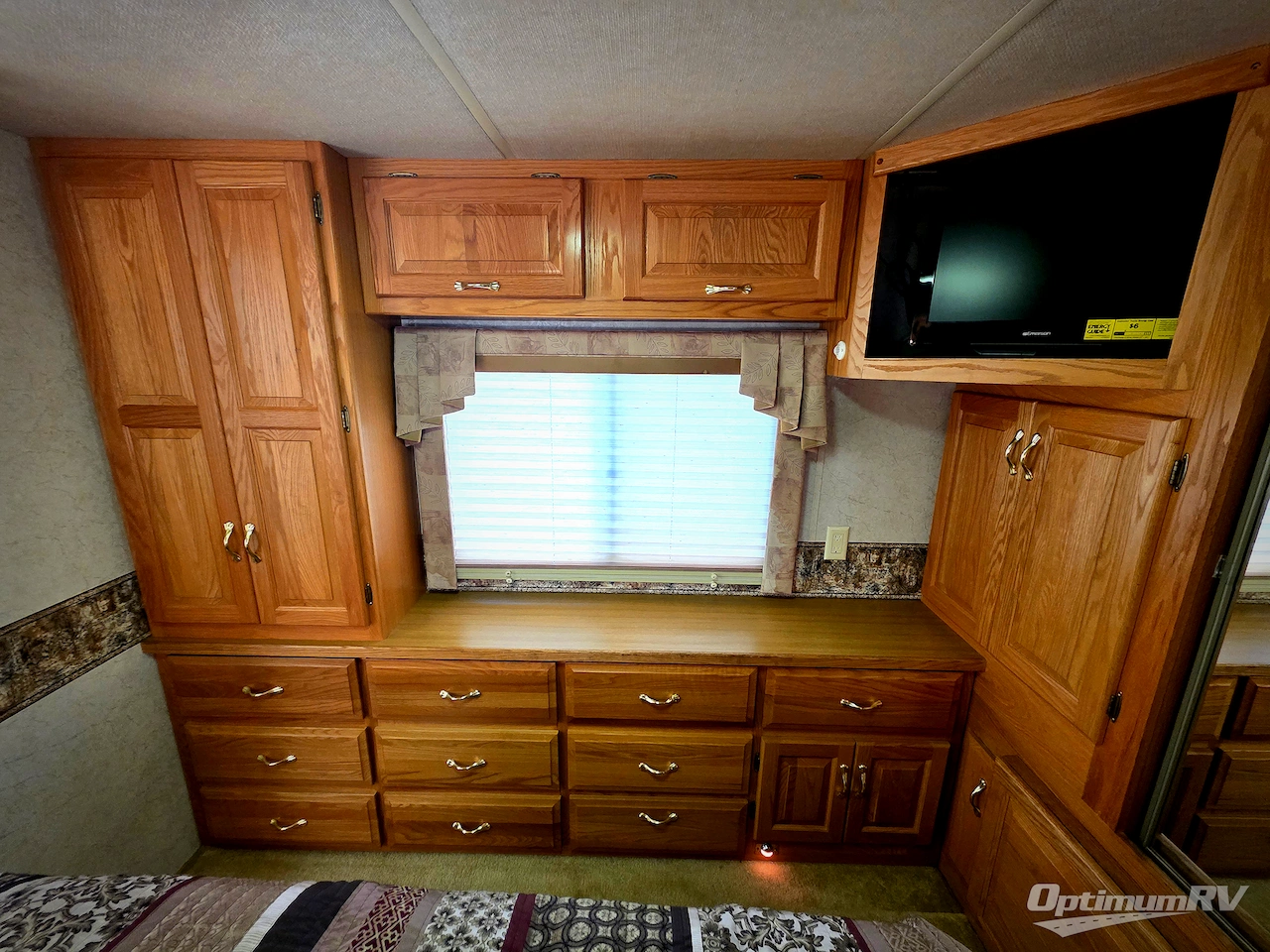 2002 Newmar Kountry Star 3677 Photo 18