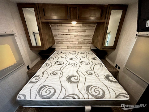 2021 Palomino Puma 32BHDB RV Photo 2