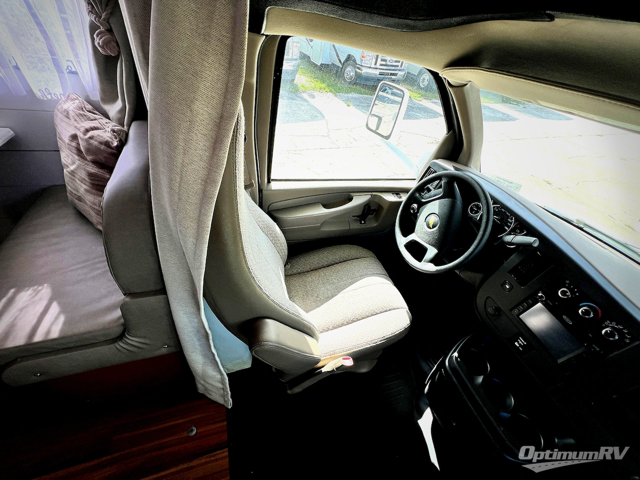 2014 Coachmen Freelander 28QB  Chevy 4500 Photo 7