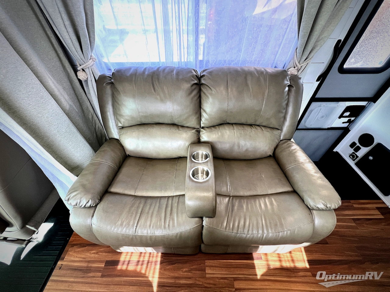 2014 Coachmen Freelander 28QB  Chevy 4500 Photo 10