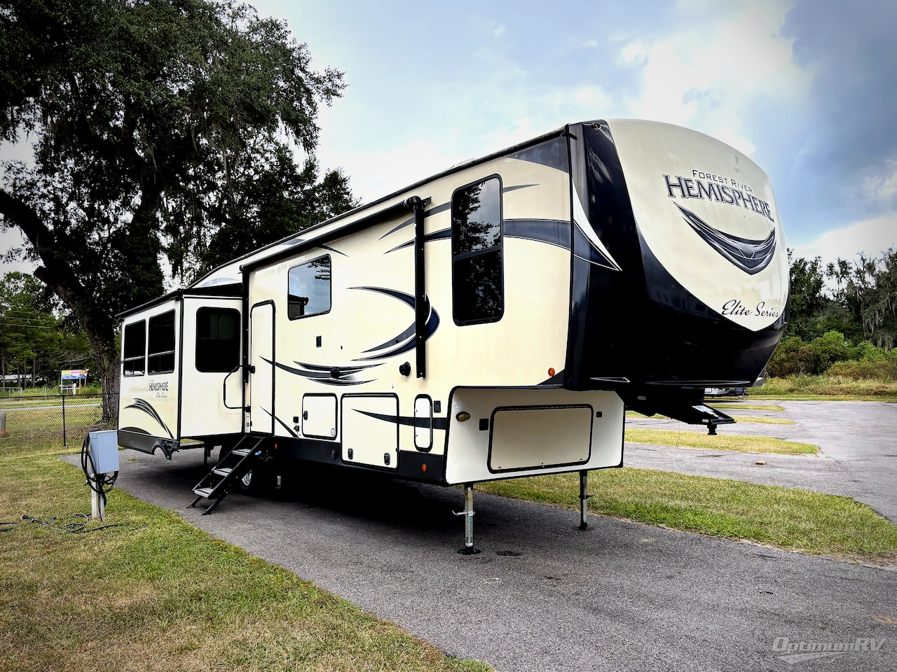 2019 Forest River Salem Hemisphere Elite 34RL Photo 1