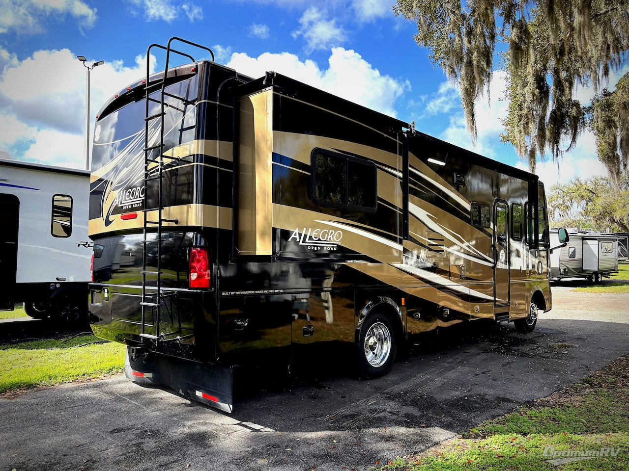 2011 Tiffin Allegro 32 BA Photo 2