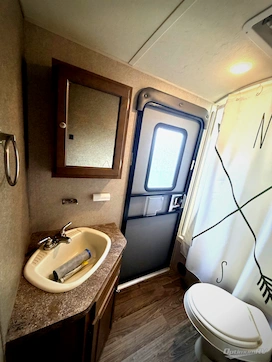 2018 Forest River Flagstaff Super Lite 27BEWS RV Photo 4