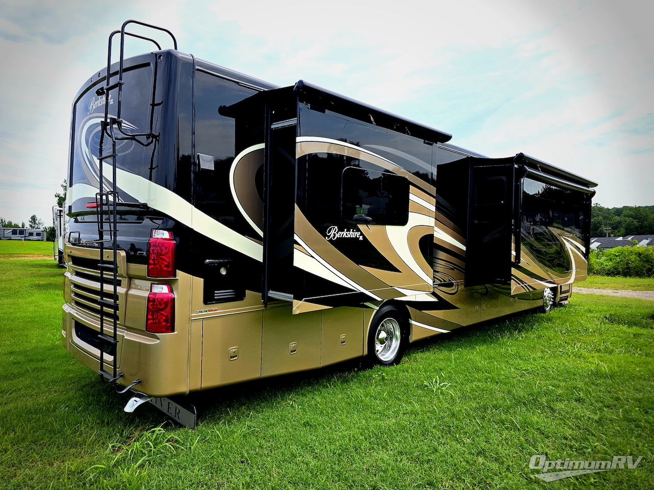 2016 Forest River Berkshire XL 40A Photo 2