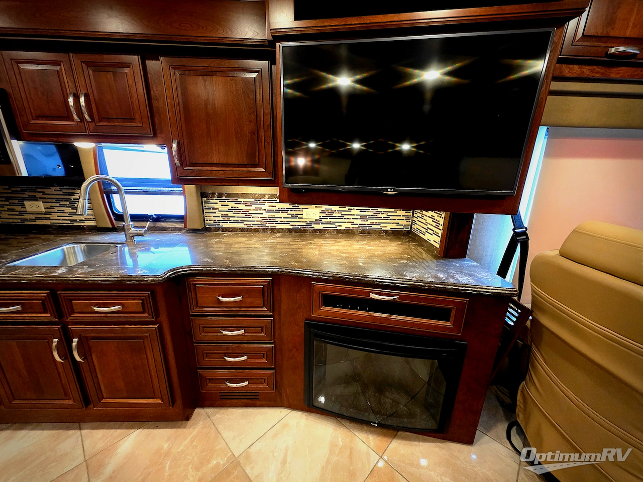 2016 Forest River Berkshire XL 40A Photo 9