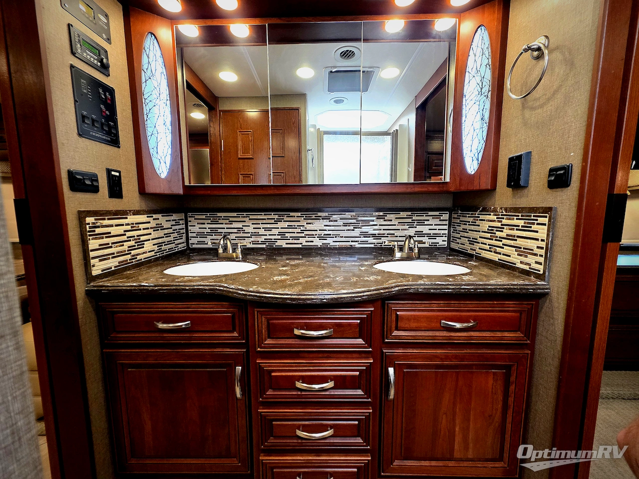2016 Forest River Berkshire XL 40A Photo 13