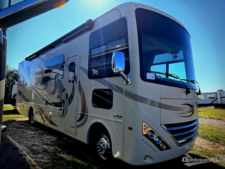 2018 Thor Hurricane 29M RV Photo 1