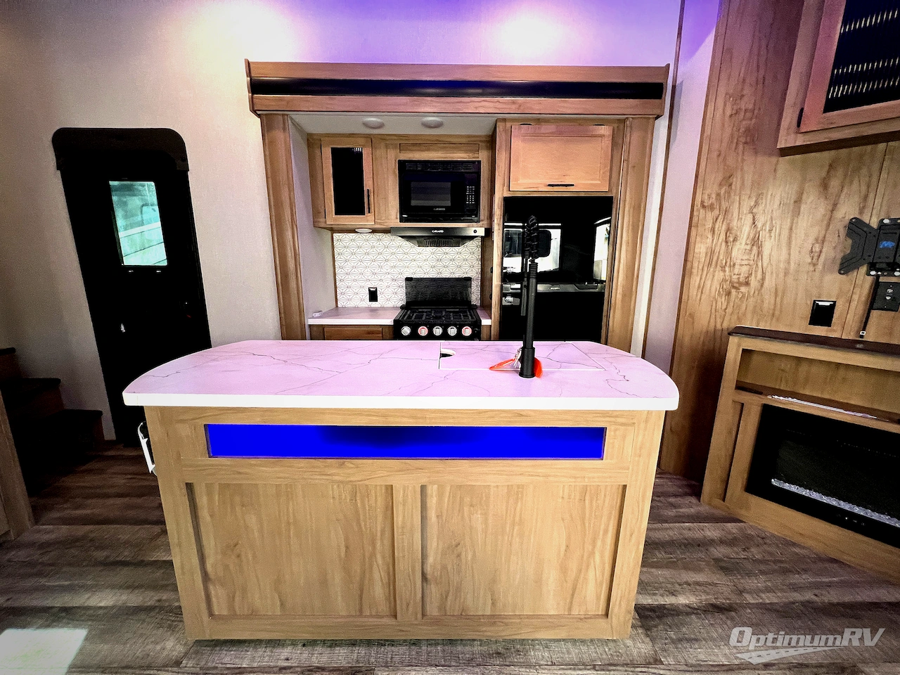 2023 Forest River Cherokee Arctic Wolf Suite 3770 Photo 7