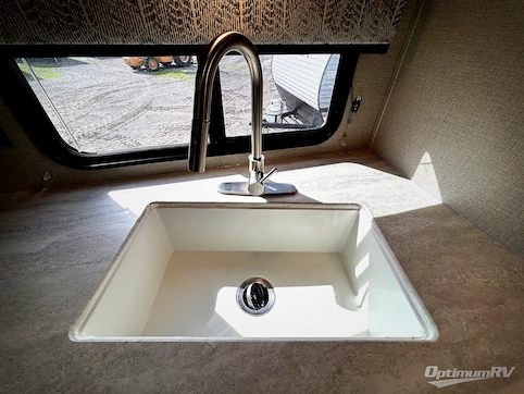 2022 Coachmen Catalina Legacy 303QBCK RV Photo 4