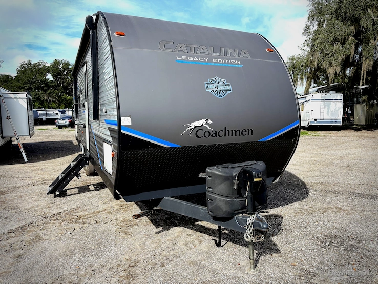 2022 Coachmen Catalina Legacy 303QBCK RV Photo 1