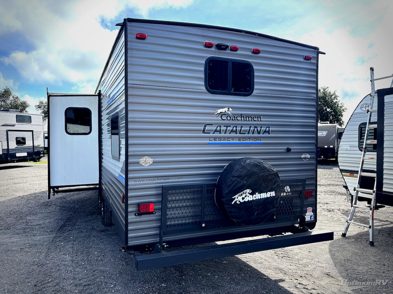 2022 Coachmen Catalina Legacy 303QBCK Photo 3
