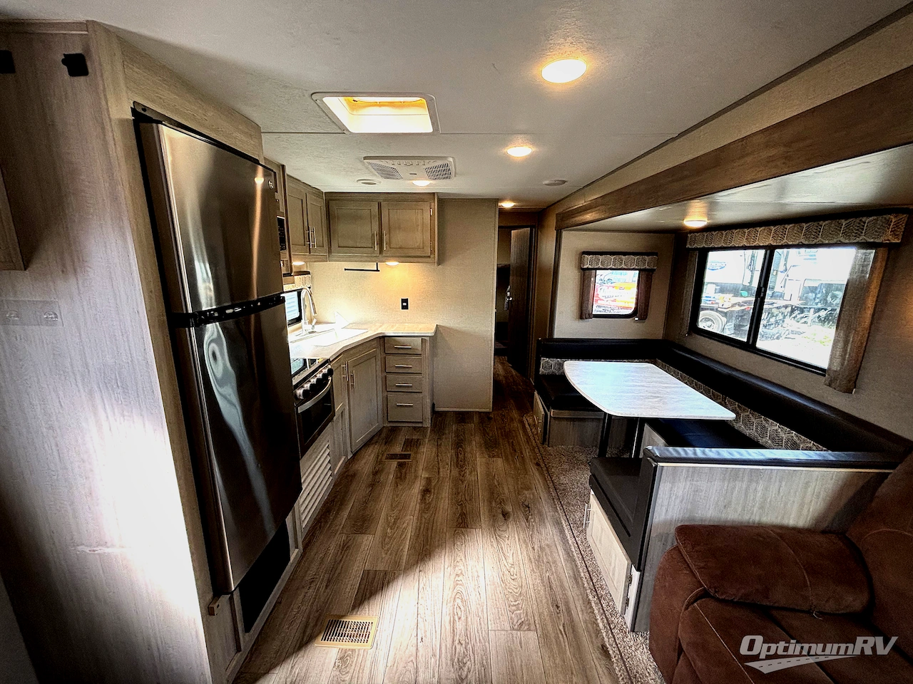 2022 Coachmen Catalina Legacy 303QBCK Photo 4