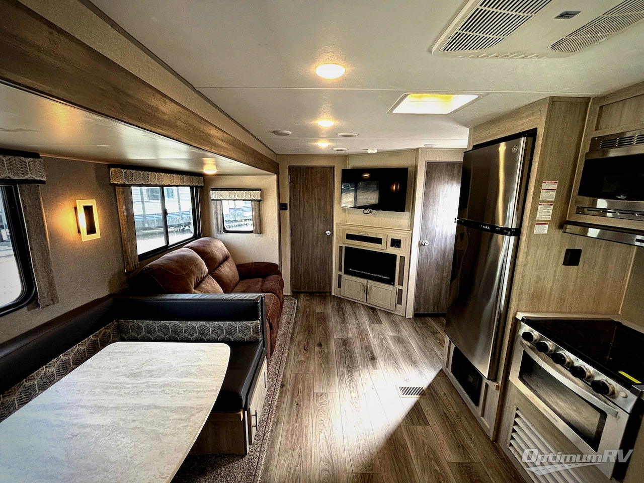 2022 Coachmen Catalina Legacy 303QBCK Photo 5