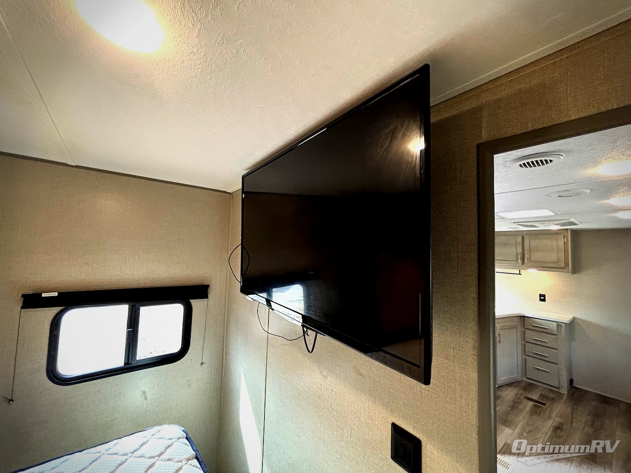 2022 Coachmen Catalina Legacy 303QBCK Photo 8